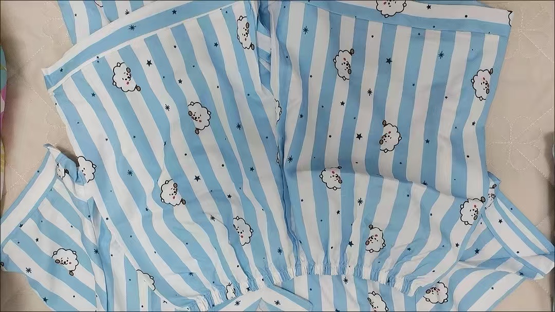 Tippet Line - ชุดฤดูร้อน BT21 สำหรับทุกเพศ เสื้อยืดแขนสั้นและกางเกงขาสั้น ชุดนอน 2